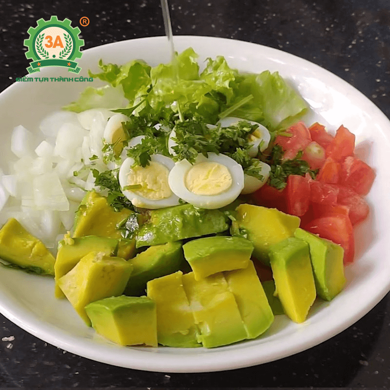 Hướng dẫn làm món salad bơ trứng đơn giản tại nhà